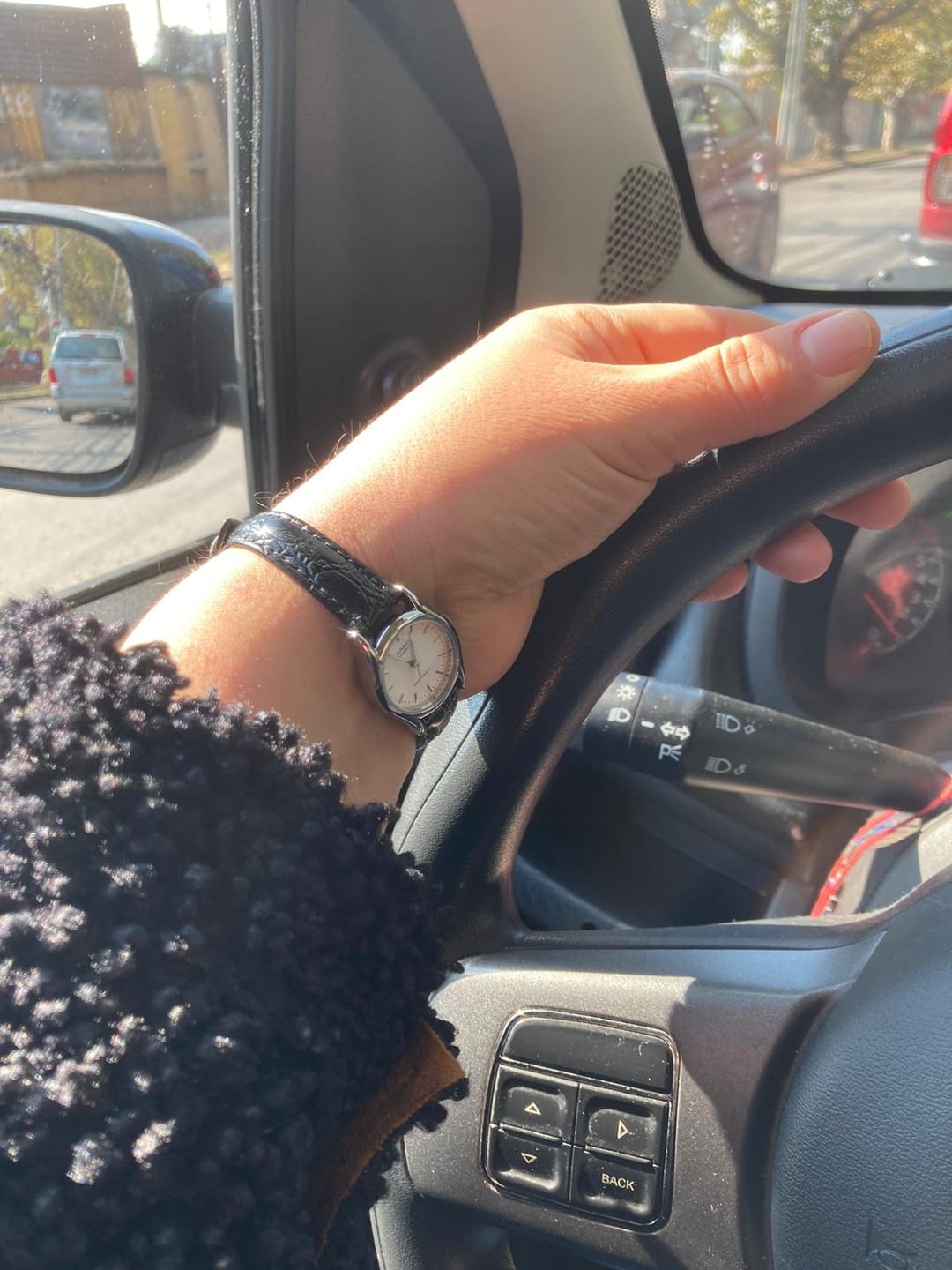 Customer photo review of Reloj Casio Análogo LTP-1094E-7A Correa de Cuero Negra