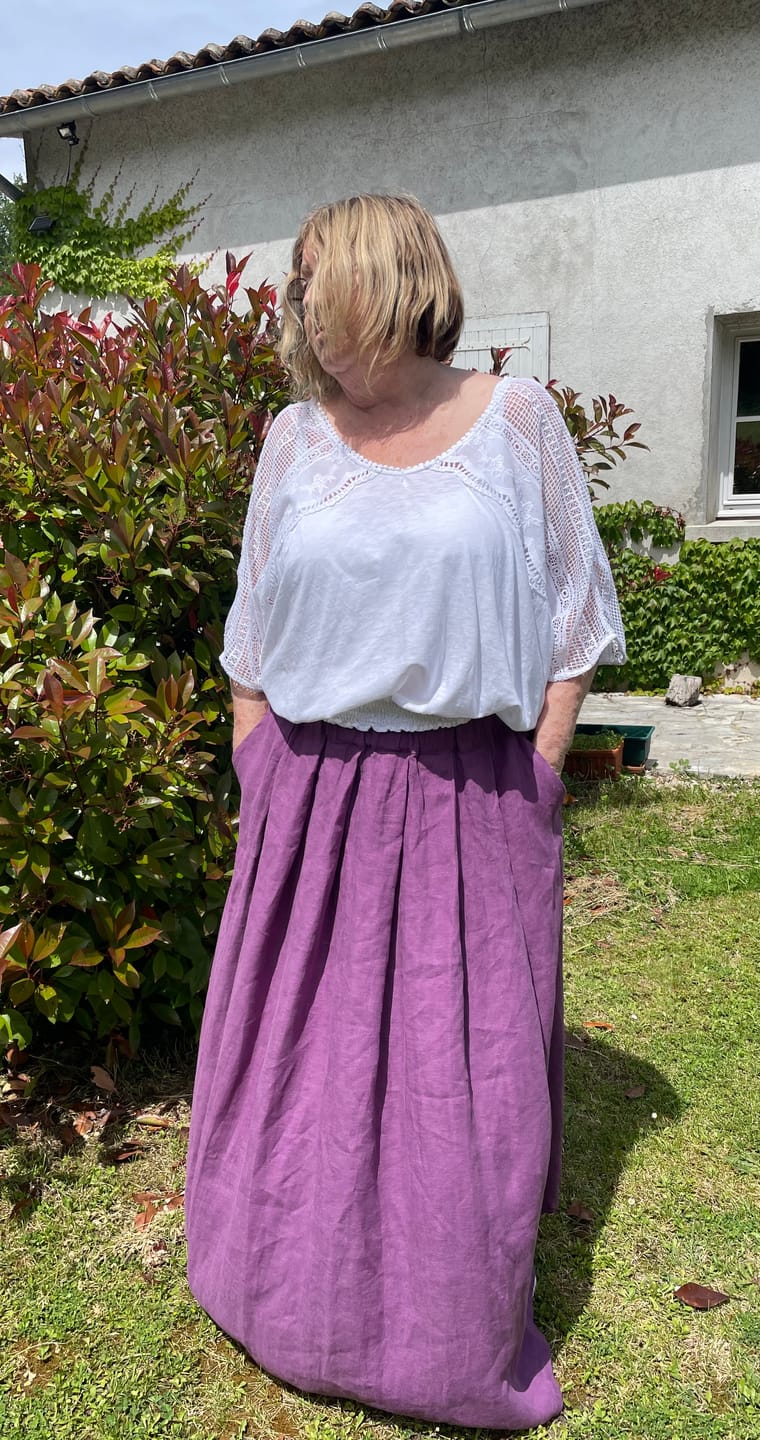 Customer photo review of Plus Size - 100% Linen Women Pure Color Skirt