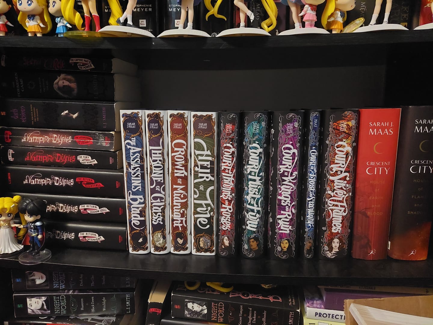 Customer photo review of A Court of Thorns and Roses Dust Jackets