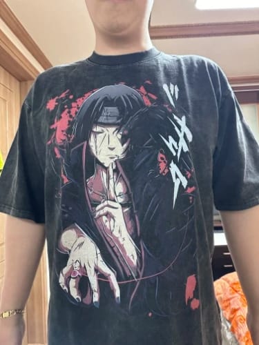 Customer photo review of Itachi Uchiha "Crow Master" Vintage T-shirt