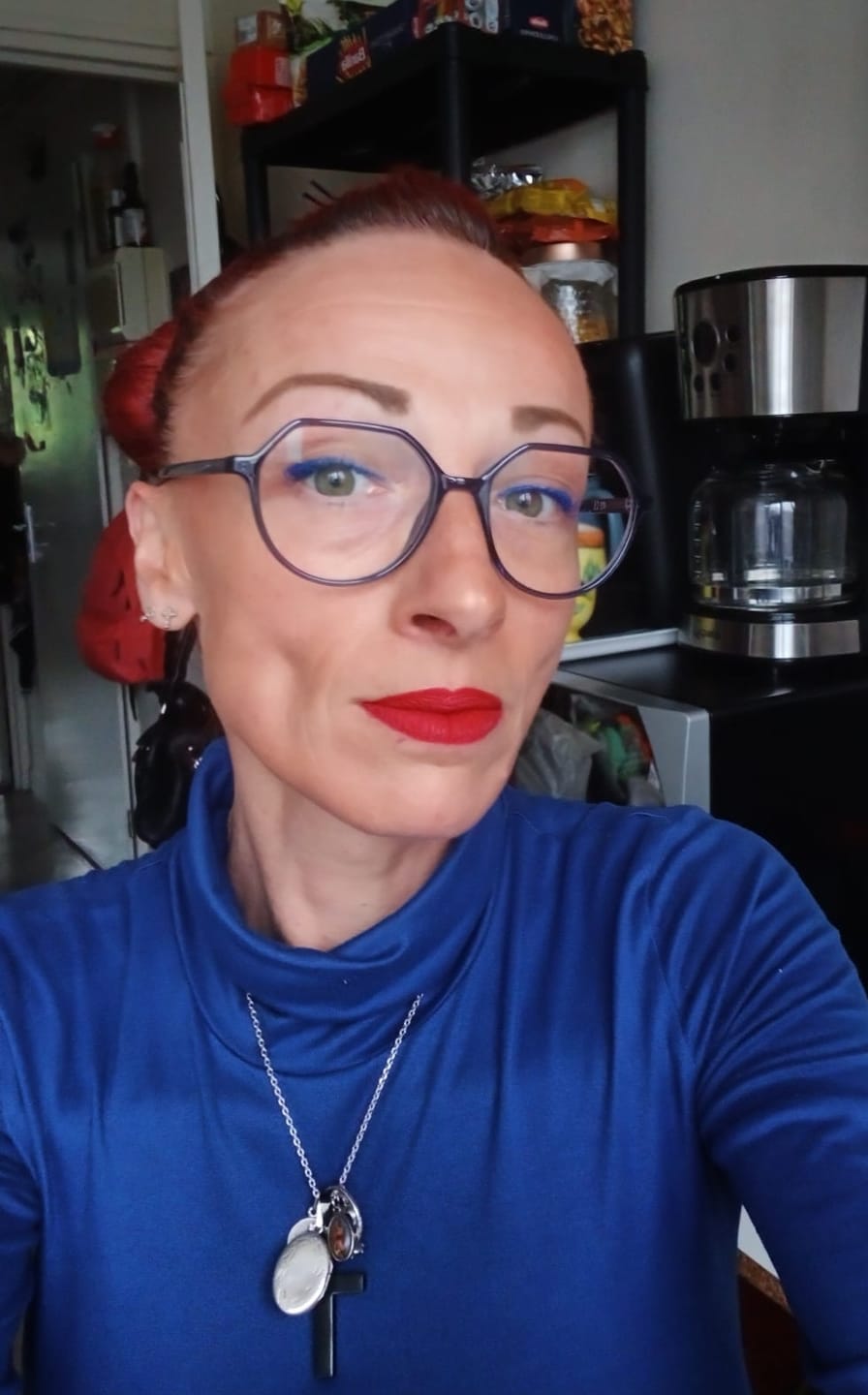 Customer photo review of Crayon Rouge Womake