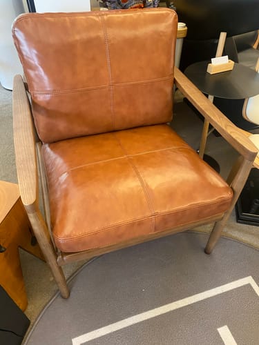 卜源 review of 休閒系列 北歐梣木實木真皮單人閱讀沙發椅 image 1 out of 1