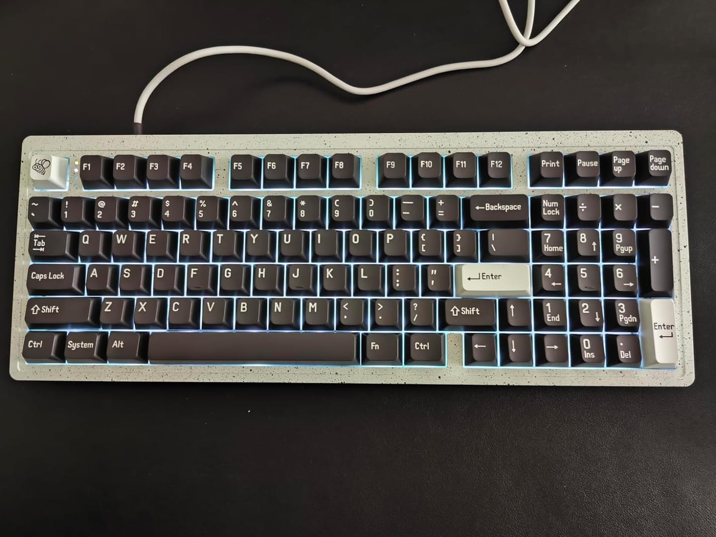 Customer photo review of MelGeek Modern97 Fountain Work&Game Compact Mechanical Keyboard