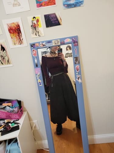 Customer photo review of NEV Tapered Loose-Fit Cropped Pants