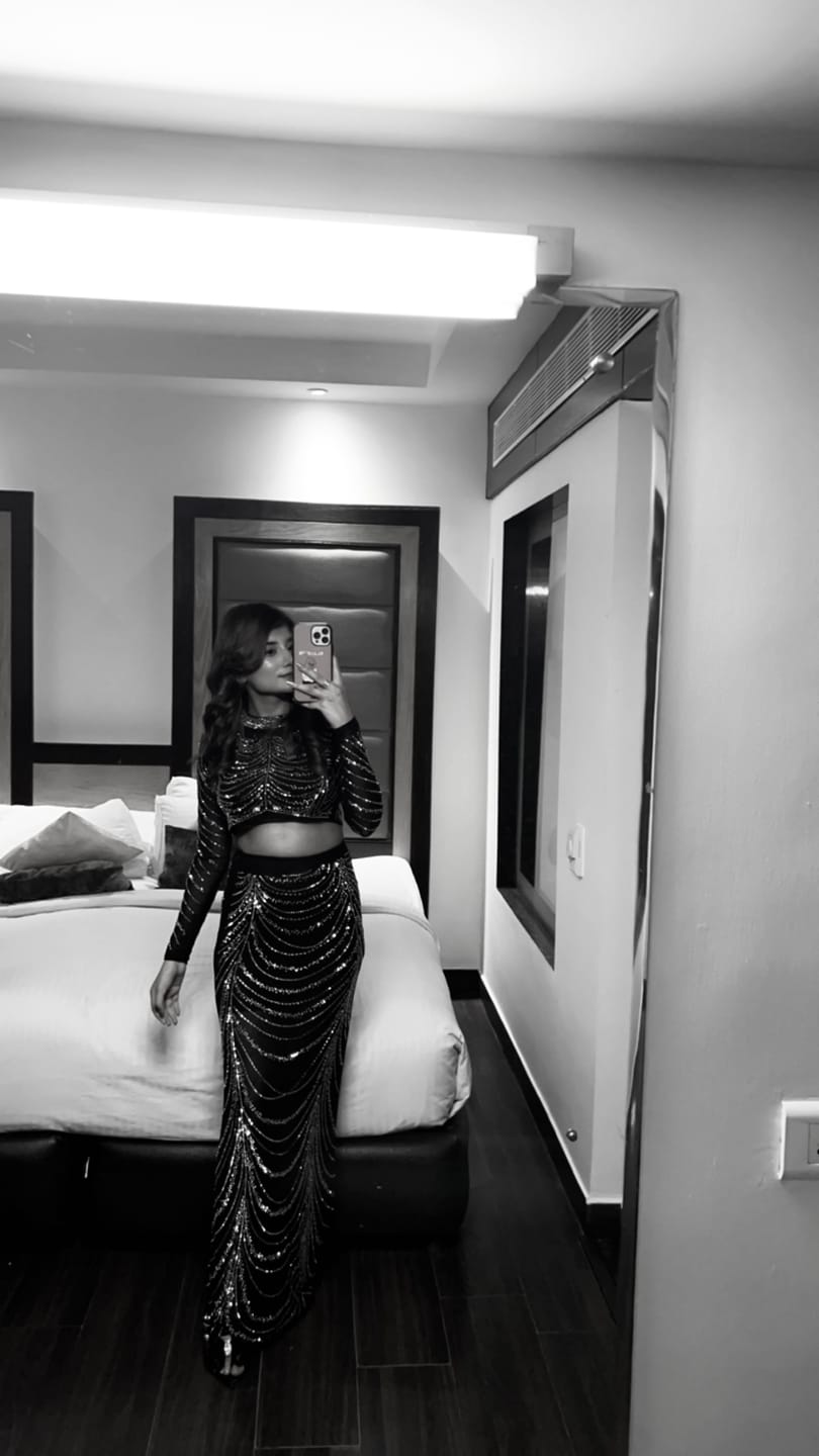 Customer photo review of Sara Luxe Party 2 Piece Set