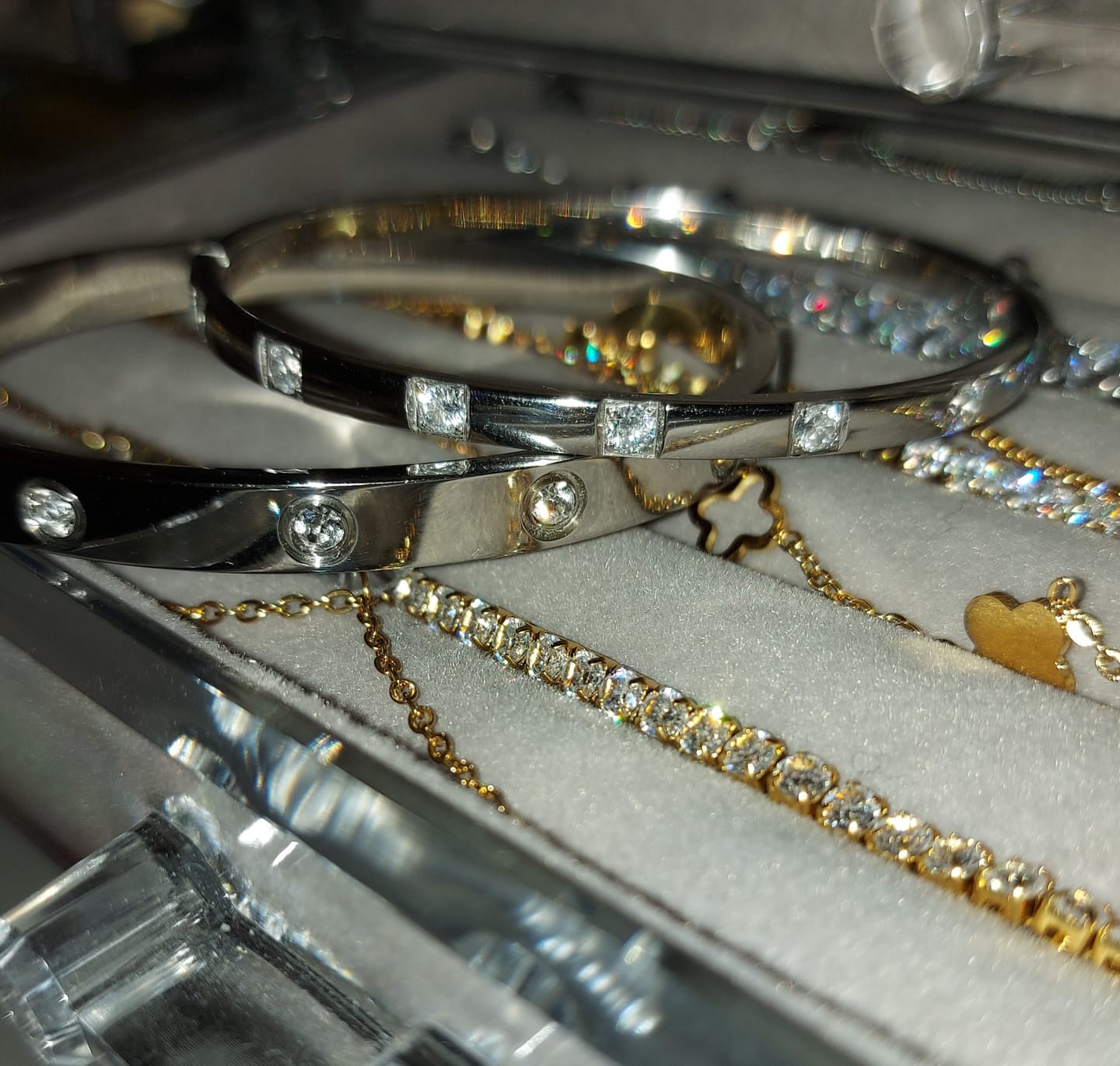 Customer photo review of Lola Armreif | 18K vergoldet