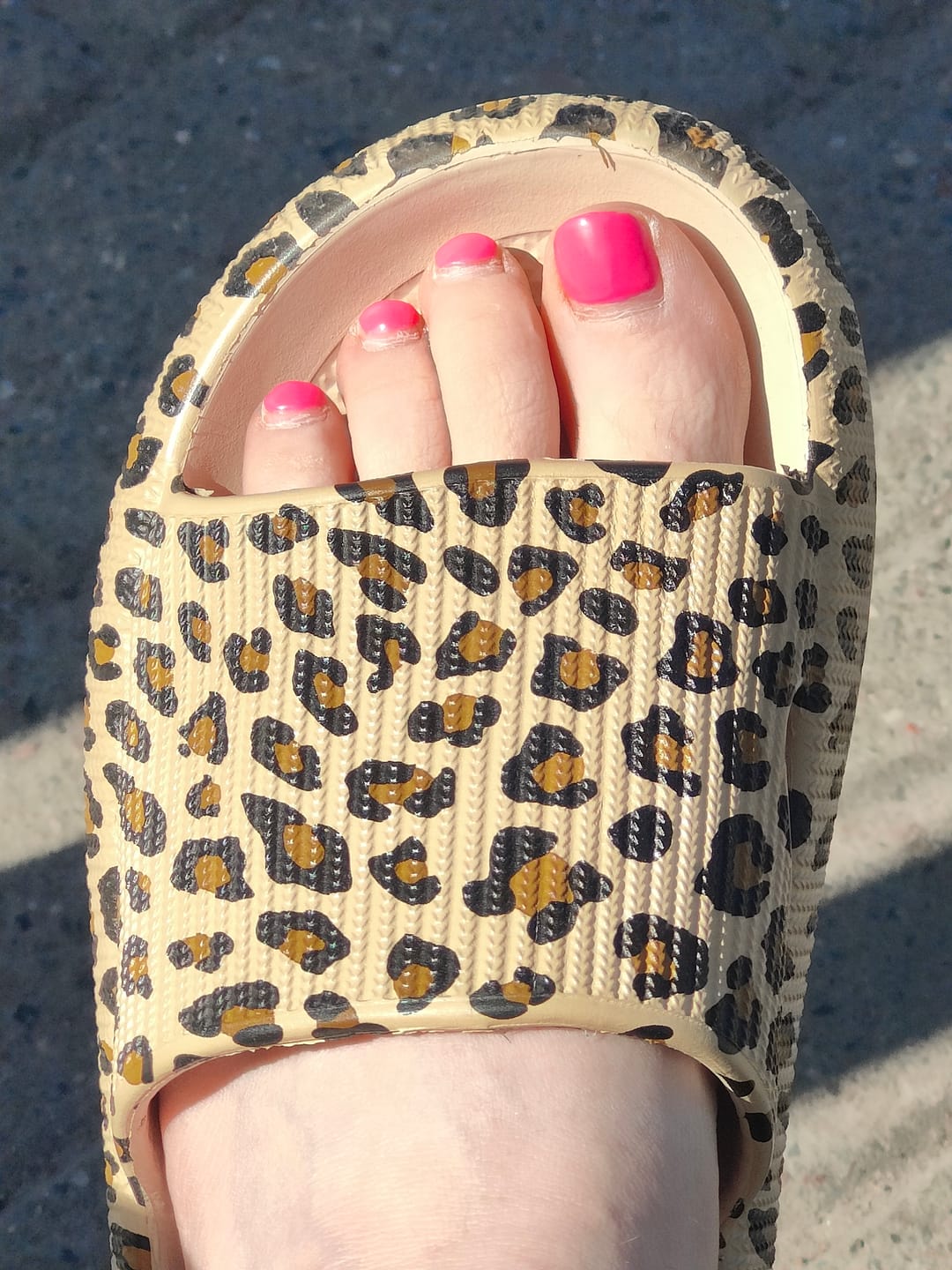 Customer photo review of HappyFlops Limited Editions