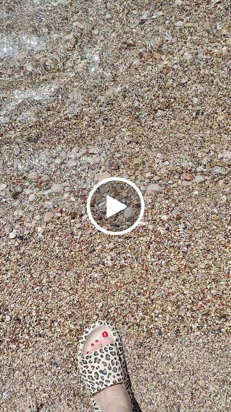 Customer video review of HappyFlops Limited Editions