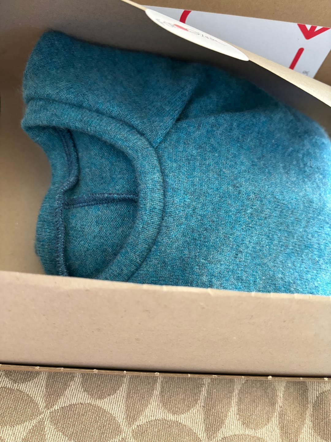Customer photo review of Upcycling Kaschmirpullover mit der Falte Blau meliert