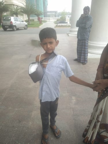 Customer photo review of Arm Pouch Sling (Mild Support)| Provides Support to the Shoulder & Arm (Grey)