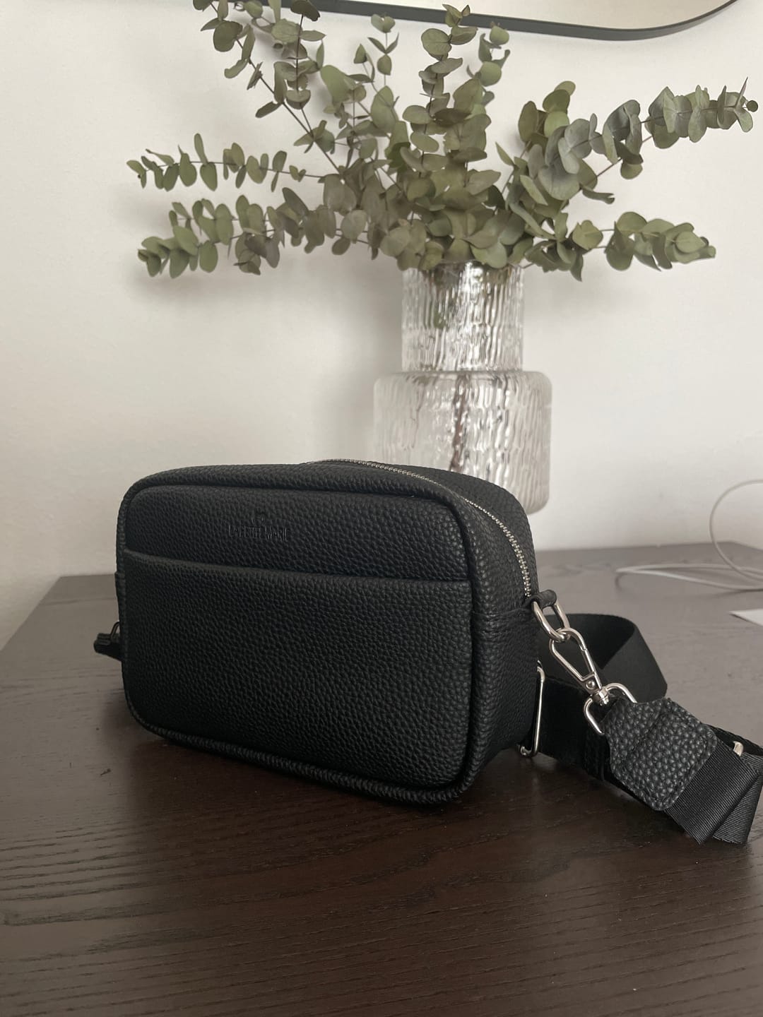 Customer photo review of Bolso - Basic Essential