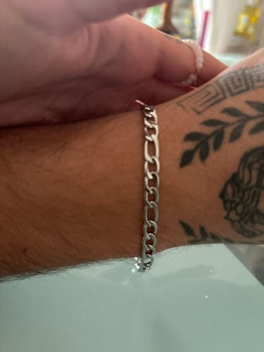 Customer photo review of CLEAN FIGARO BRACELET. - 5MM WHITE GOLD