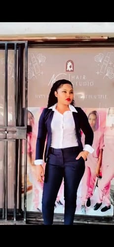 Customer photo review of NOSIE - Brazilian 13x4 Lace Frontal Wig