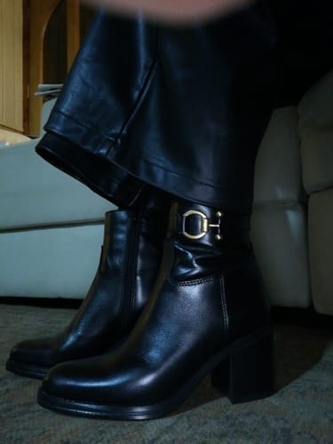 Customer photo review of BOTÍN LEYNA NEGRO 2389
