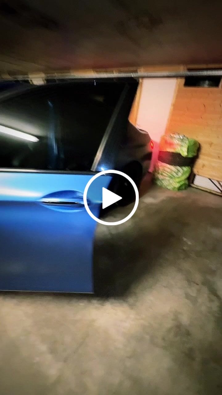 Customer video review of BMW F-Serie Skinn Ratt Blå Stripe