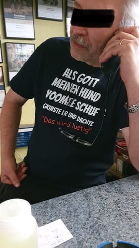 Customer photo review of Als Gott meinen Hund schuf - Personalisierbares Unisex T-Shirt