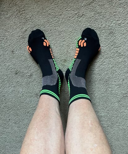 Customer photo review of Calcetin Compresivo RUN Black puntos corto