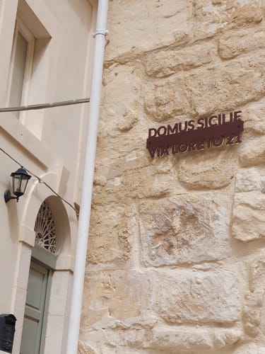 Customer photo review of Targhetta due testi sagomati modello Line 03 Acrilico