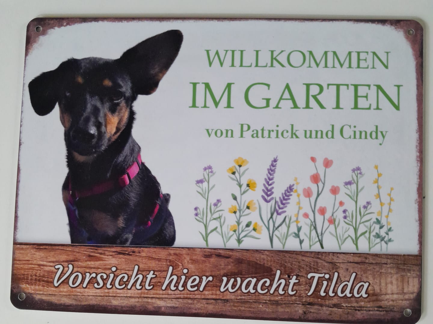Customer photo review of Hunde Garten-Schild personalisiert mit Foto & Text (UV- und wetterfest)