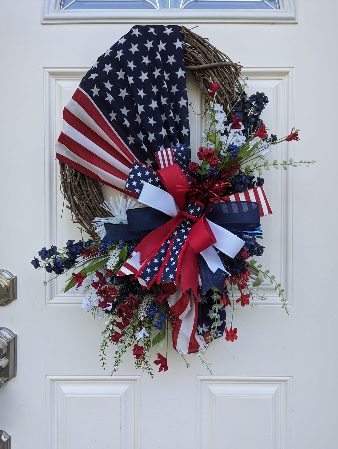 Customer photo review of 18" Oval Grapevine Wreath - DECOE-037
