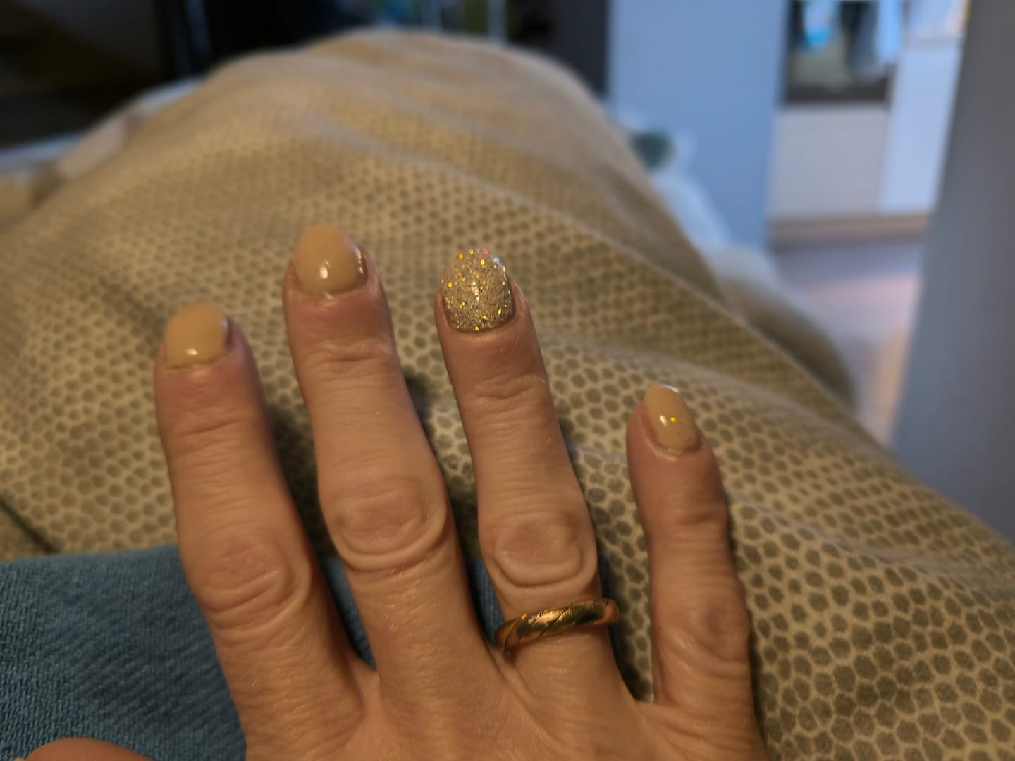 Customer photo review of Champagne Gold Dipping Powder