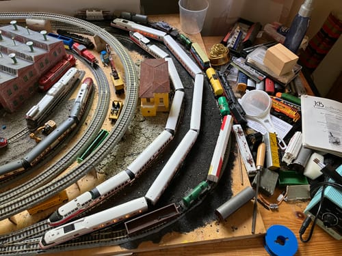 Customer photo review of Rapido 525502 N Rohr RTL Turboliner 5-Unit Set - ESU LokSound and DCC -- Amtrak Set #3 (Phase III Early, white, blue, red)