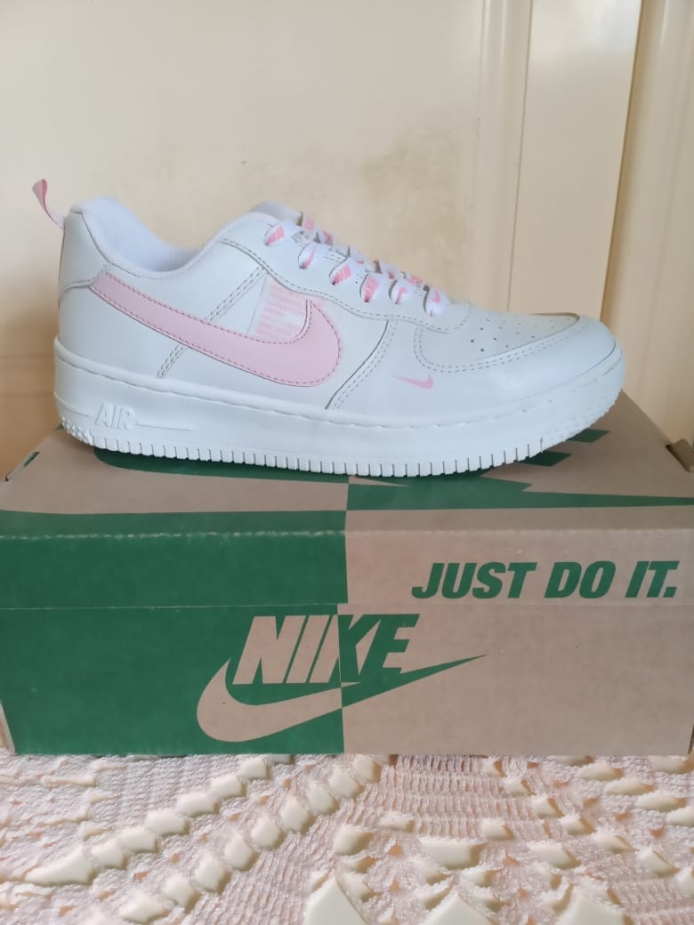 Customer photo review of Tenis 270 Blanco Negro Rojo