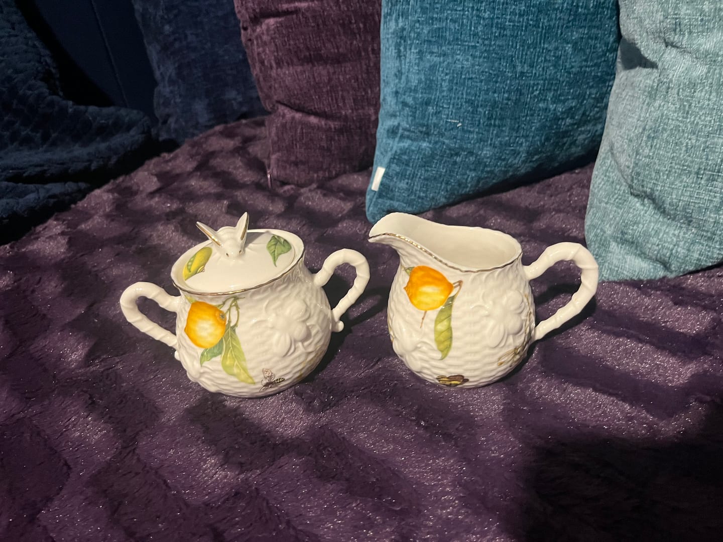 Customer photo review of Lemon Bee Fine Porcelain Sugar & Creamer Set