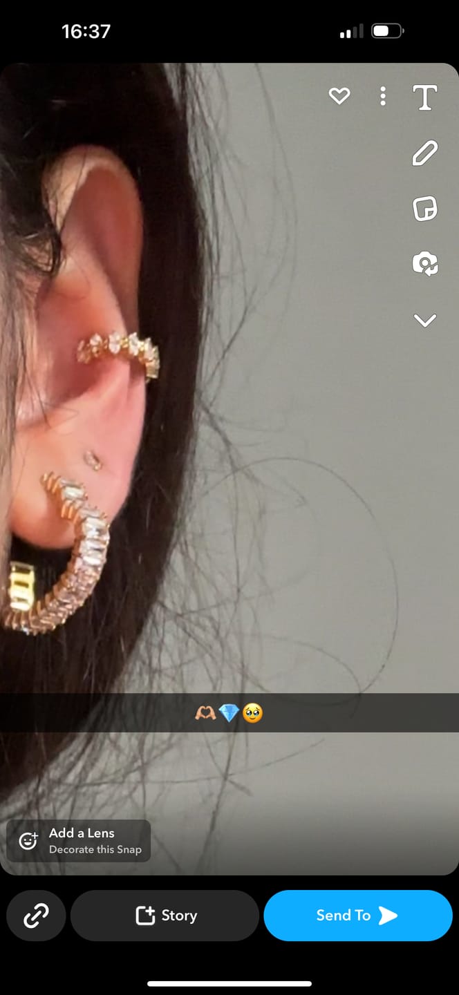 Customer photo review of Heart Deluxe Creolen | 18K vergoldet