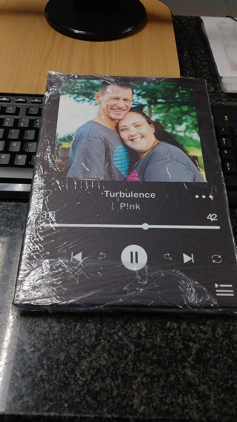 Customer photo review of Spotify Song Canvas