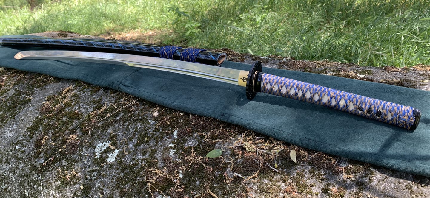 Customer photo review of The Doragon suparo Handmade Katana Extra Sharp Spring Steel Unokubi-Zukuri