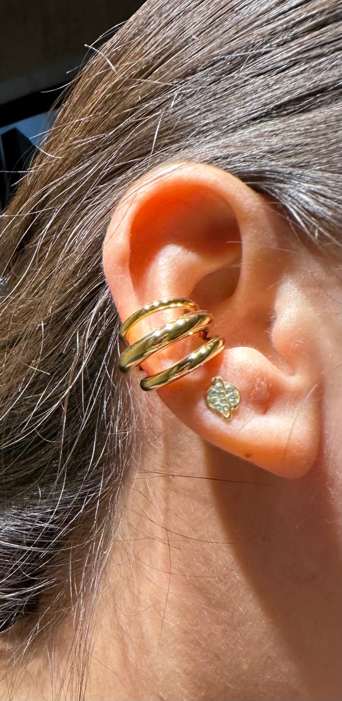 Customer photo review of Ear Cuff Triple Chunky