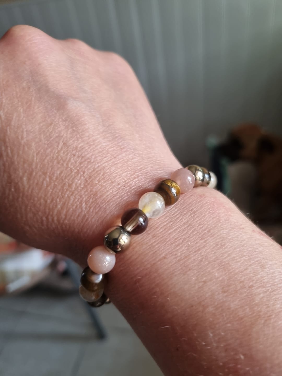 Customer photo review of Bracelet "Énergie Solaire" en Quartz Fumé, Oeil de Tigre & Quartz Rutile Doré