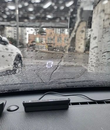 Customer photo review of DriveBro - Head-Up Geschwindigkeitsanzeige