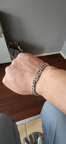 Reseña con foto de un cliente sobre Pulsera Cuban 8mm