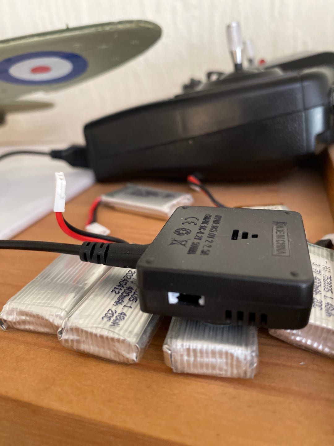 Customer photo review of 5 Stück 3,7 V 400mAh Lipo Batterie Für H107 H31 KY101 E33C E33 U816A V252 H6C RC Drone Ersatzteile  802035 Batterie Ladegerät Set