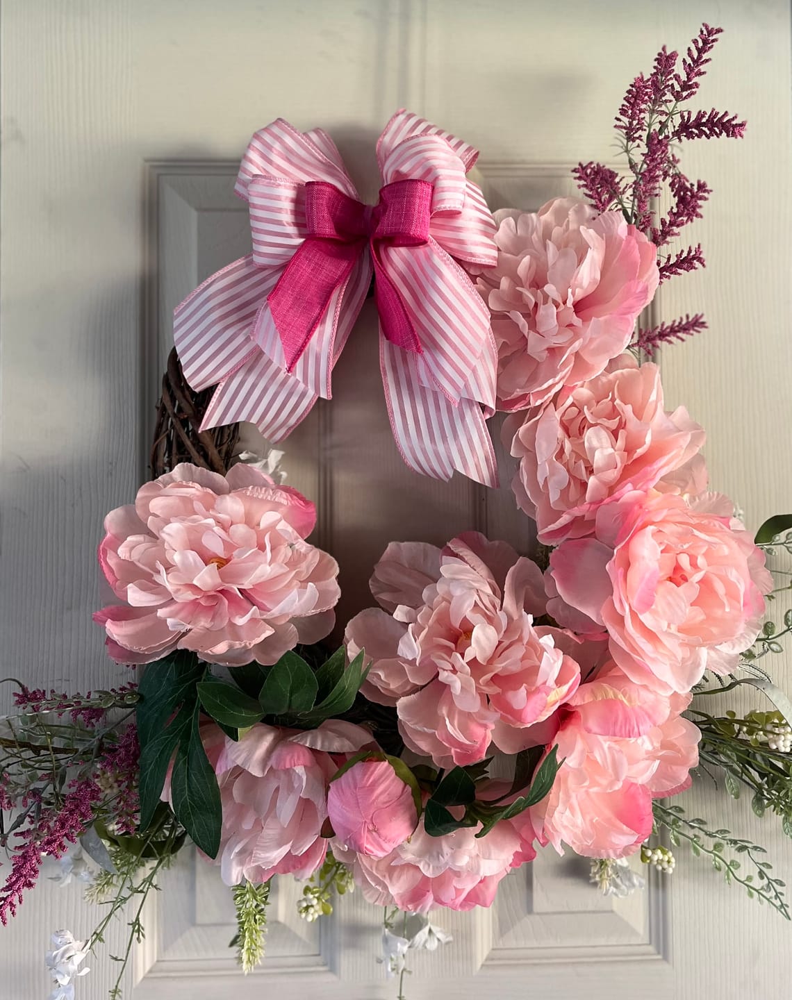 Customer photo review of 16" Oval Grapevine Wreath - DECOE-036
