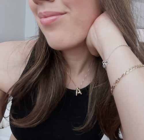Customer photo review of Collar Dorado Liso Inicial Balloon