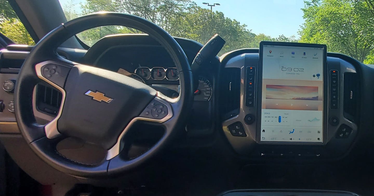 Customer photo review of Chevrolet Silverado 2014-2018 — 14.4" Tesla-Style Apple CarPlay Screen