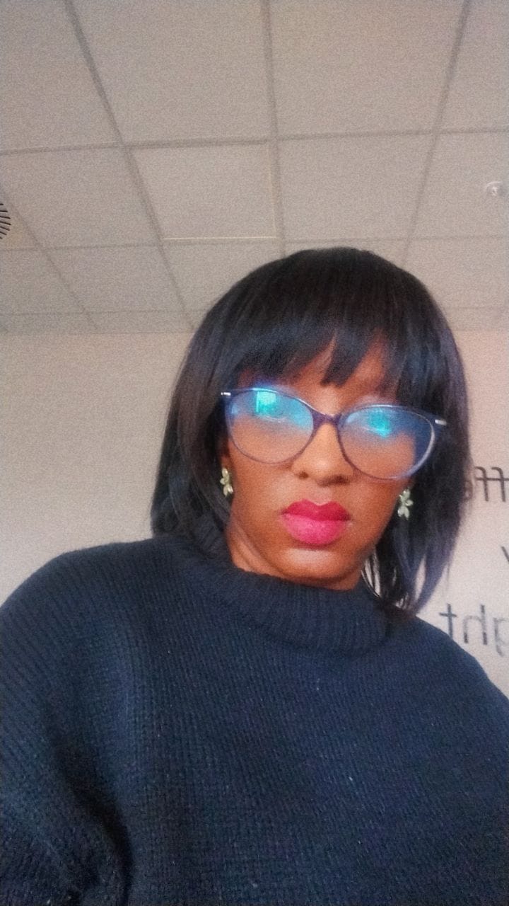 Customer photo review of Brazilian Fringe Bob - 8"