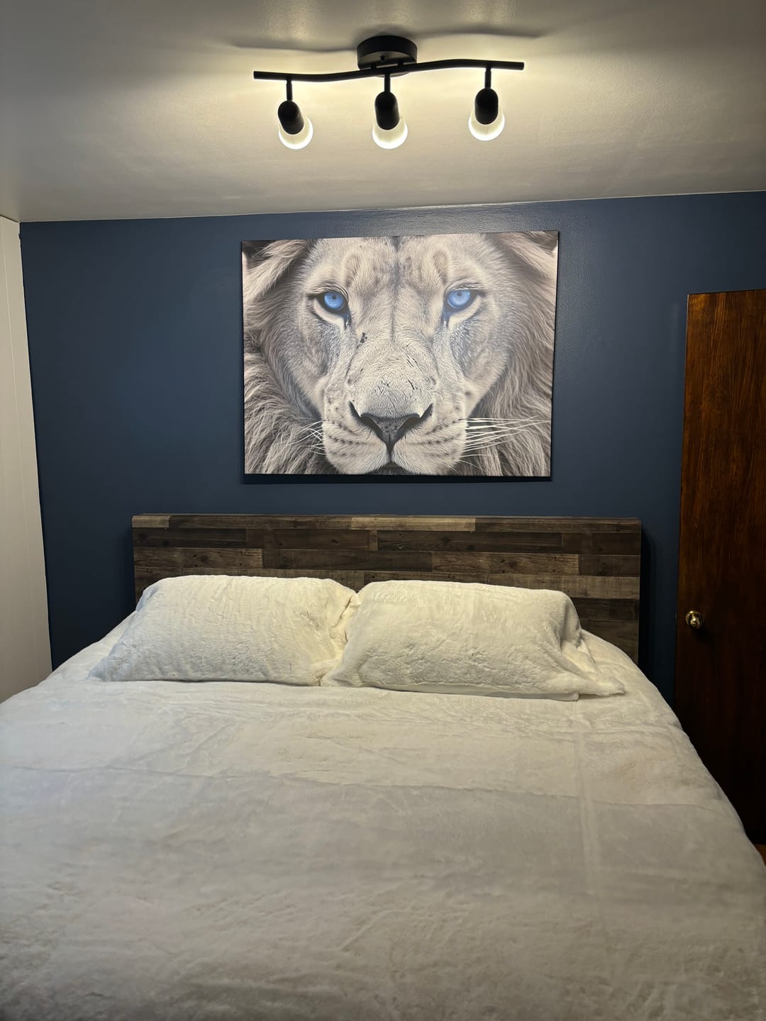 Customer photo review of CYRA Long Velvet Bedding Set