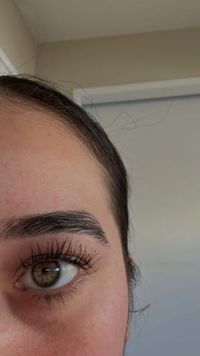 Customer photo review of Suero para pestañas y cejas