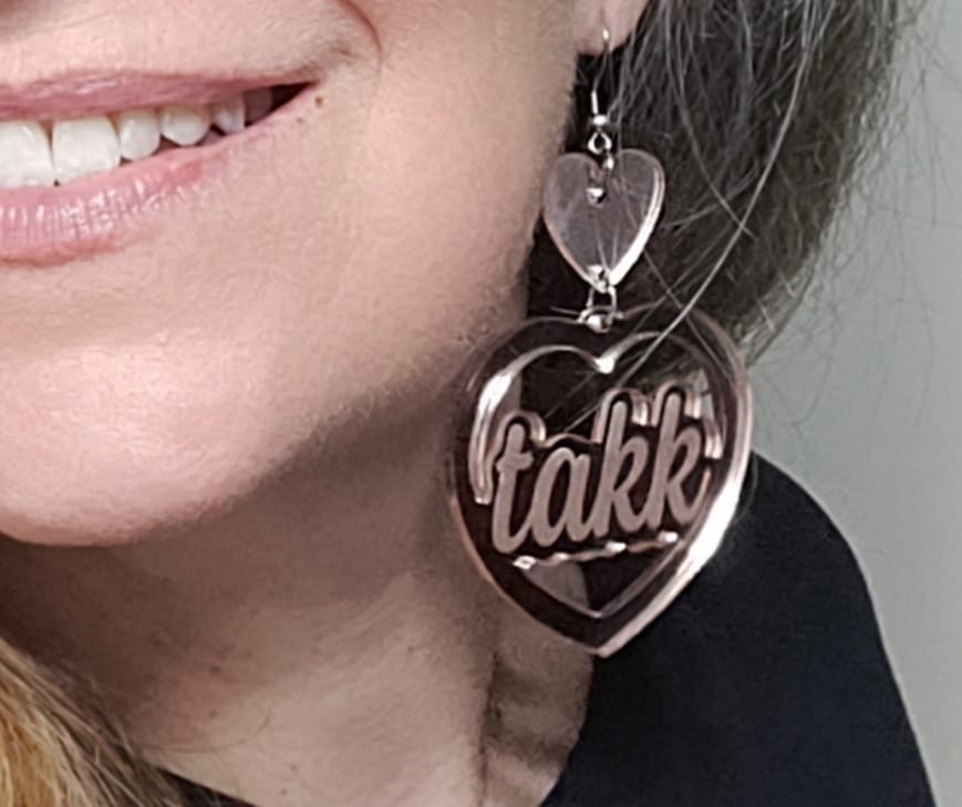 Customer photo review of Sydän korvikset omalla tekstillä