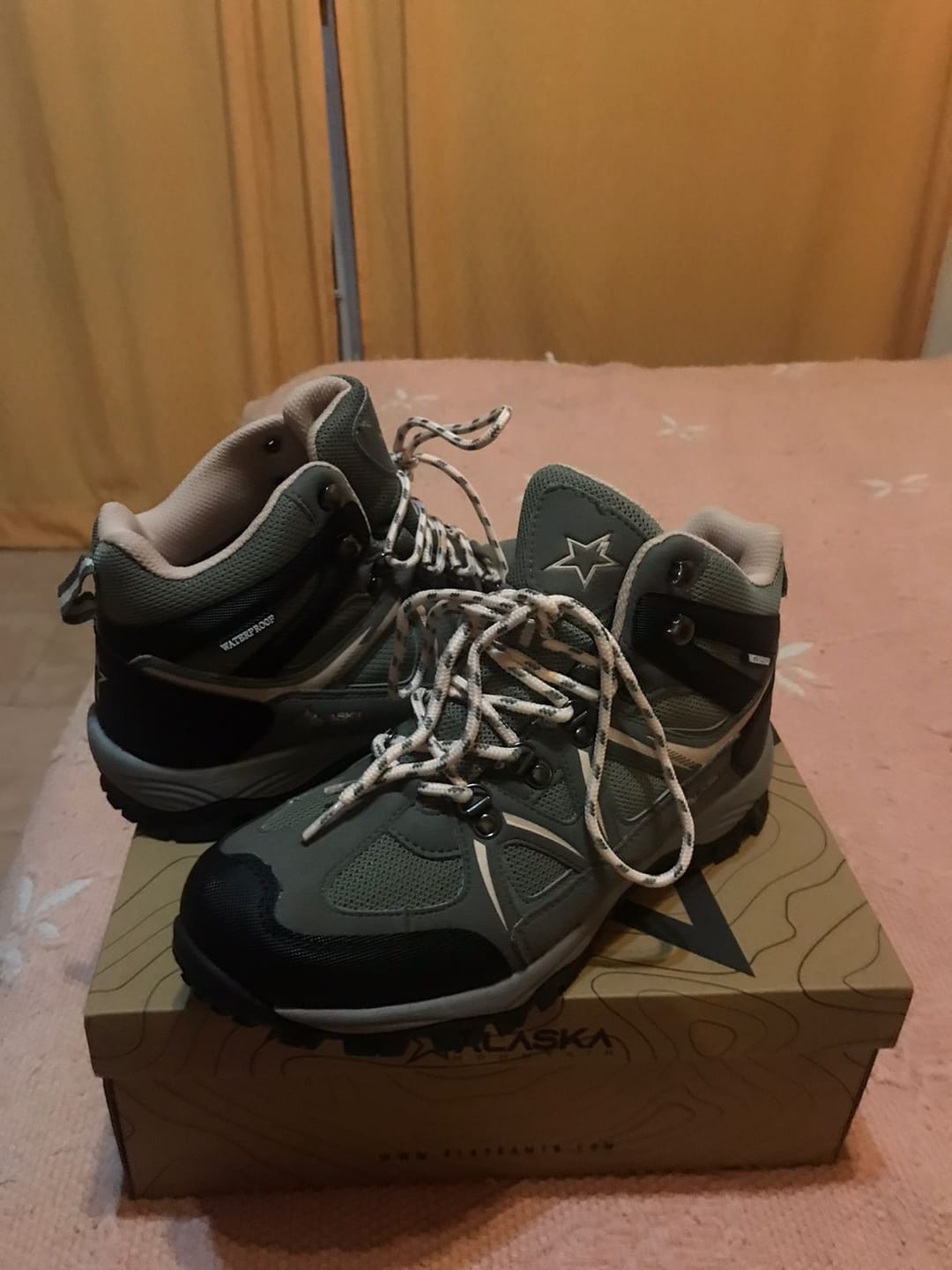 Customer photo review of Botas Alaska Jade Waterproof Trekking Mujer Oliva