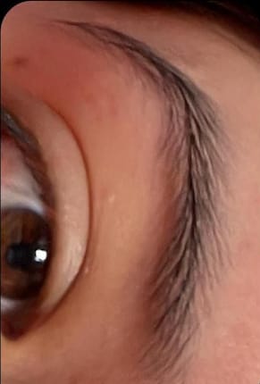 Customer photo review of Suero para pestañas y cejas