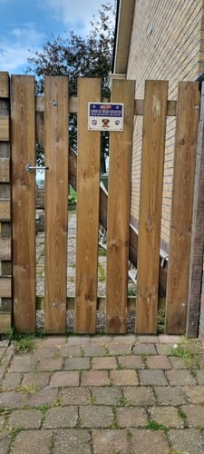 Customer photo review of Honden niet naar buiten laten! - Gepersonaliseerd deurbordje