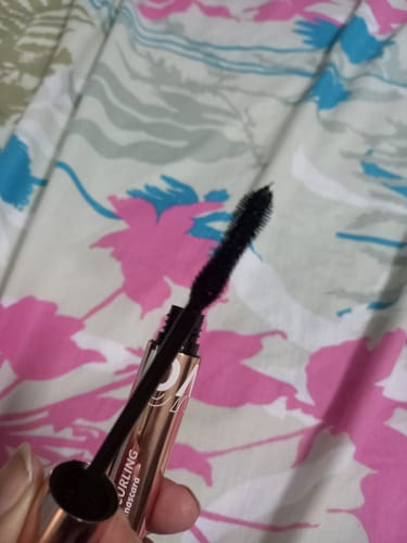 Customer photo review of O.TWO.O WATERPROOF VOLUME CURLING MASCARA