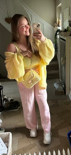 Customer photo review of Tammy Strickjacke - Zitronengelb