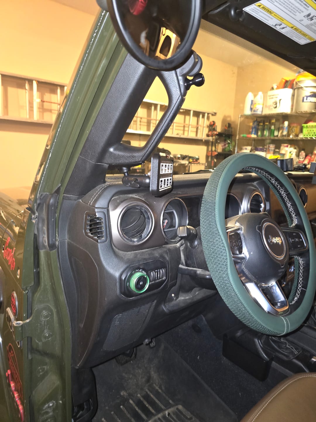 Customer photo review of JL/JLU A-Pillar Side Jeep Mirrors with Base Mount Driver AND Passenger