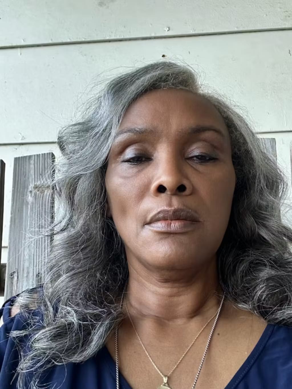 Customer photo review of Luvwin 5x5 Salt & Pepper Body Wave Glueless Bob Wig 100% Human Hair